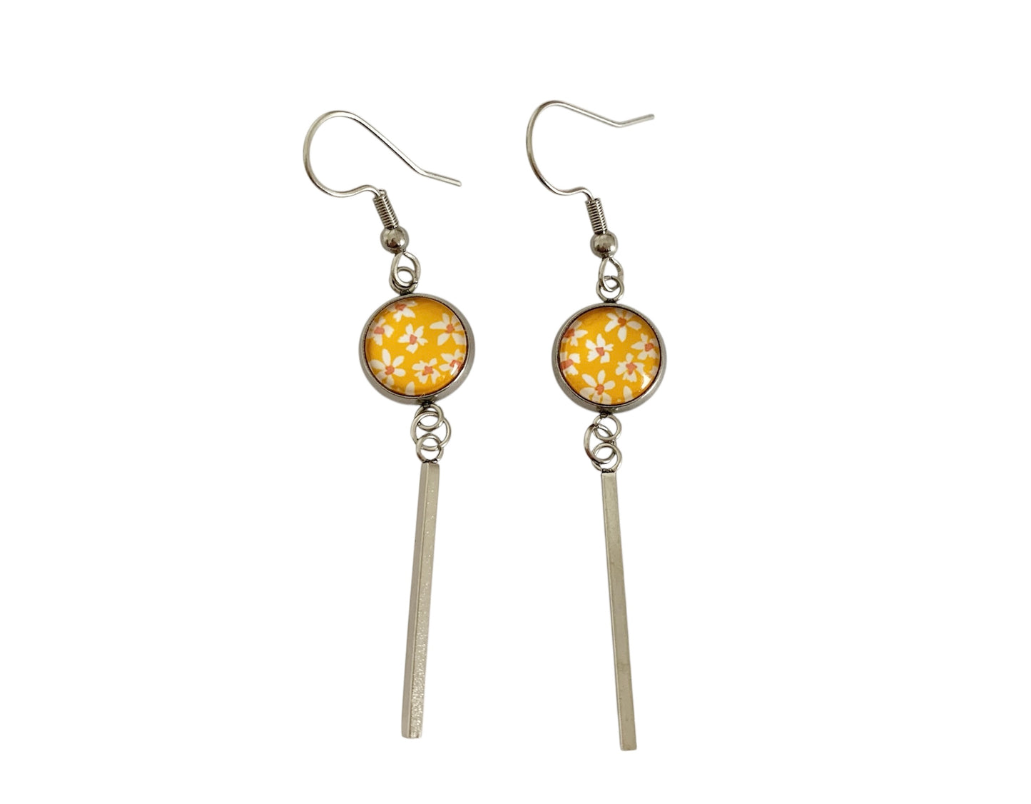 Boucles d'oreilles cabochon, pendantes, argentées, rondes, petites fleurs jaunes