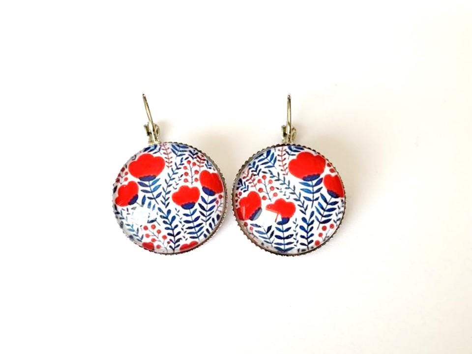 Boucles d'oreilles cabochon, dormeuses, argentées, rondes, feuillages et fleurs, cabochon verre