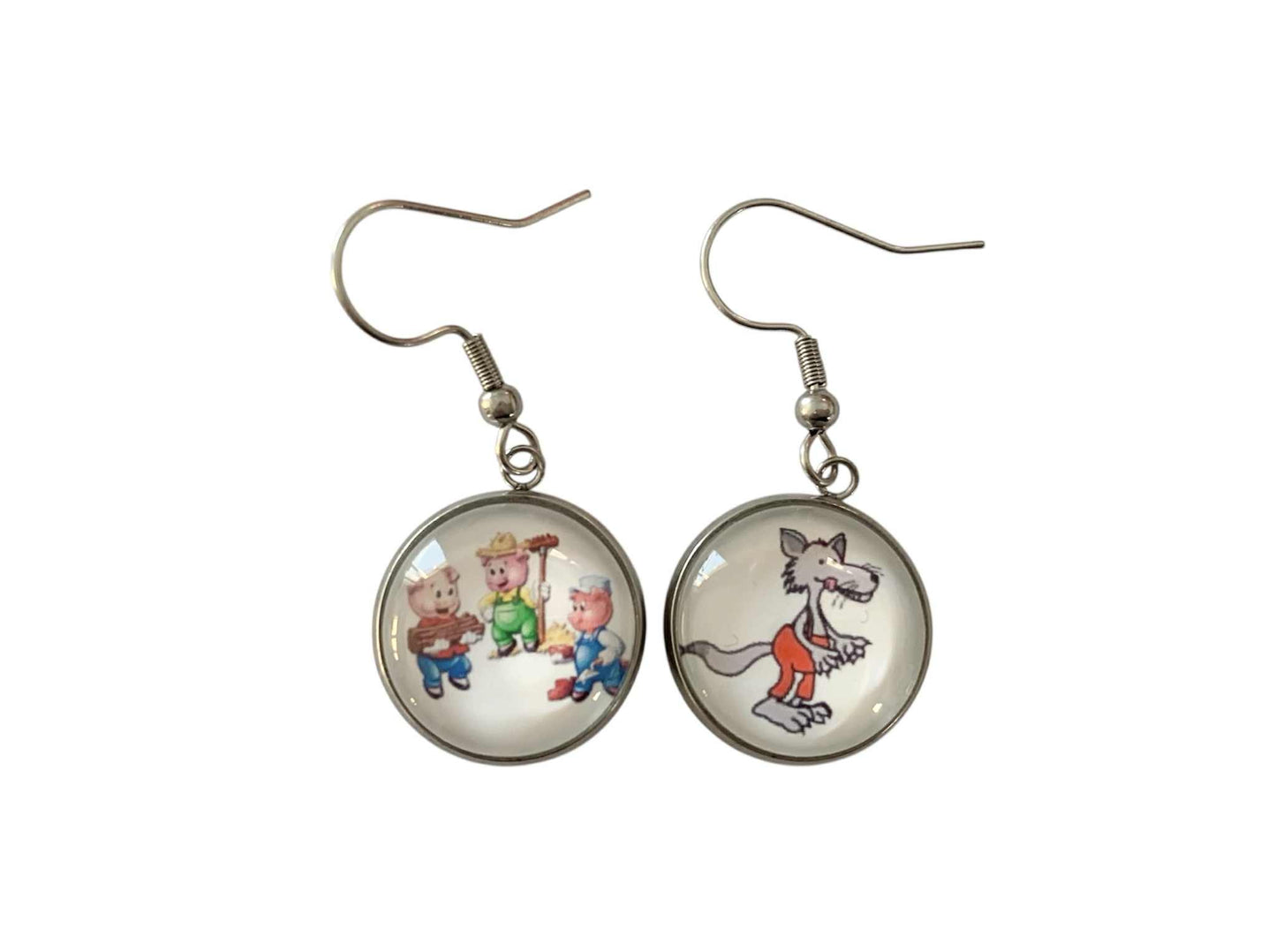 Boucles d’oreilles cabochon pendantes, argentées, Les 3 petits cochons, cabochon verre