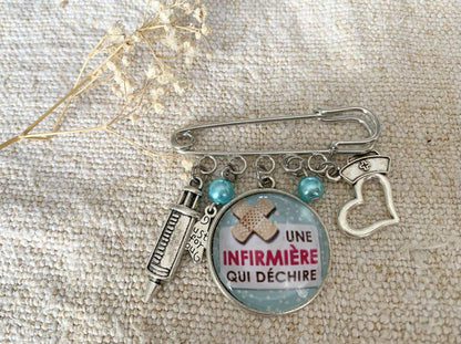 Broche cabochon pour infirmière qui déchire