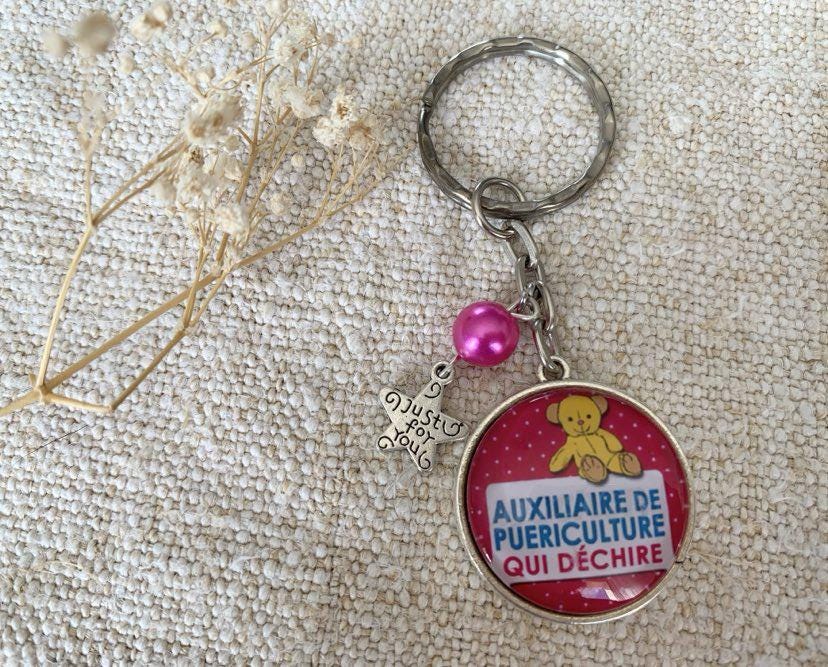 porte clé auxiliaire de puériculture qui déchire