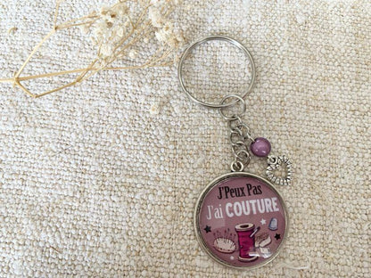 Porte clé cabochon "jpeux pas j'ai couture "