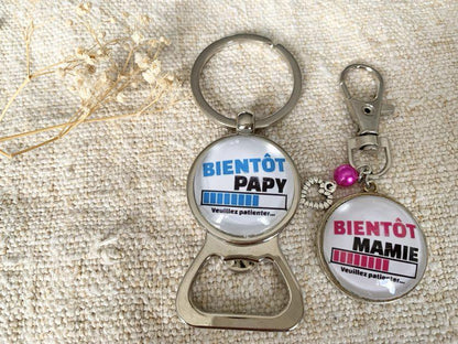 Annonce naissance, duo de porte clé décapsuleur papy, mamie