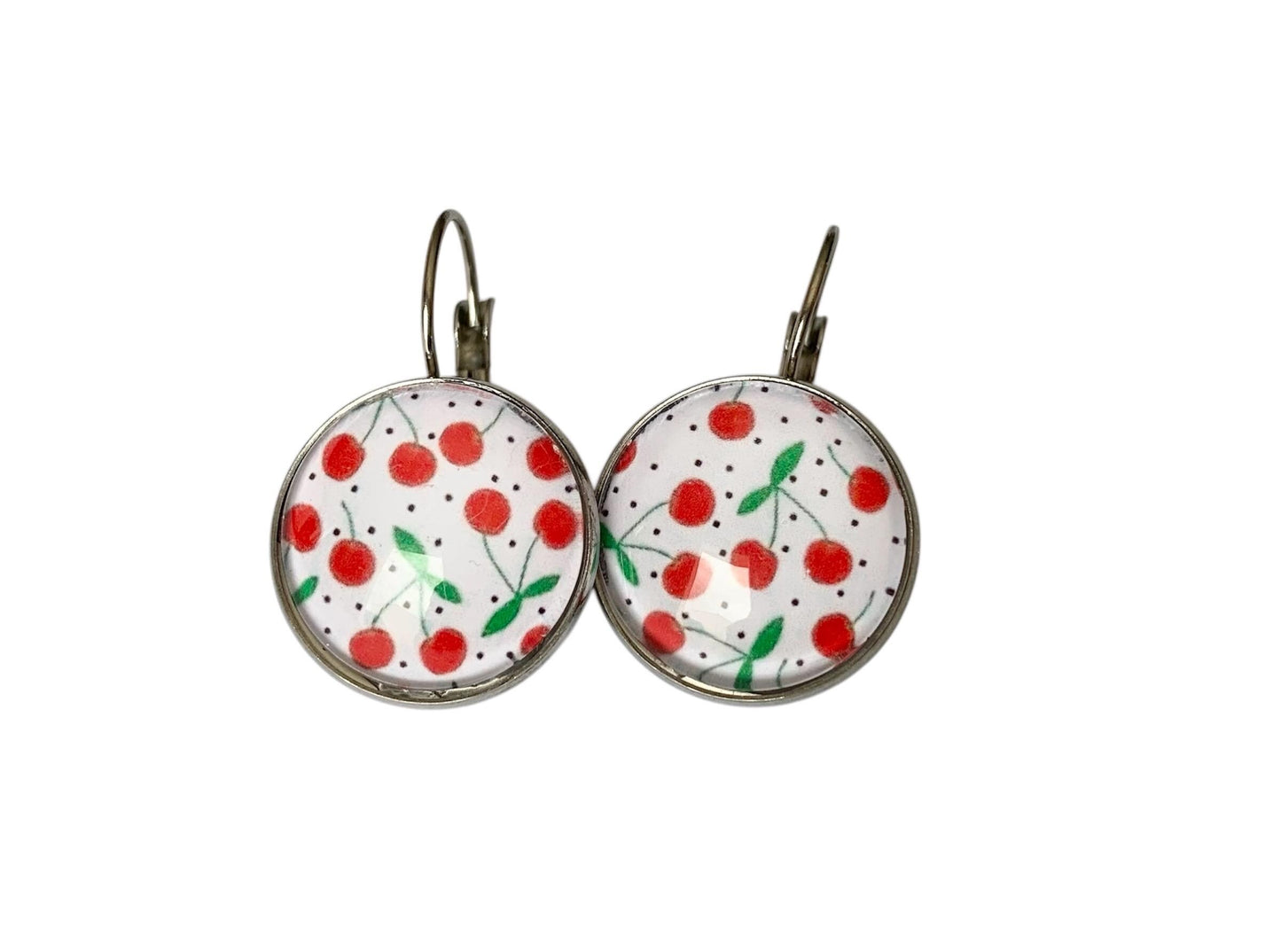 Boucles d'oreilles cabochon, dormeuses, argentées, rondes, cerises, boucles cerises, cabochon verre