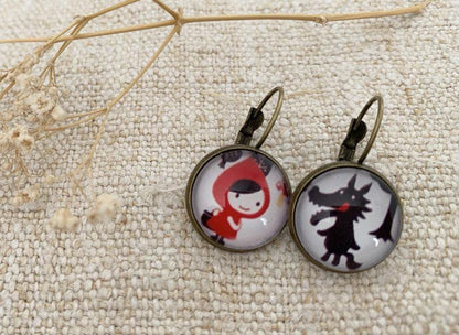 Boucles d'oreilles cabochon pendantes dormeuses bronze, chaperon rouge et loup,  cabochon verre