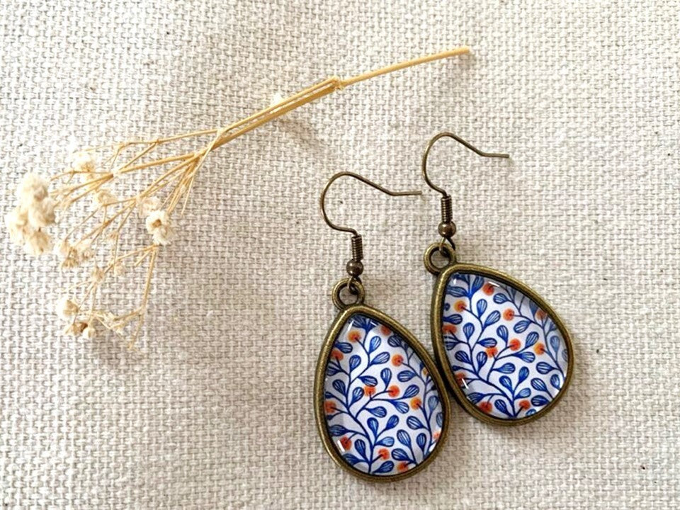 Boucles d’oreilles cabochon bronze, gouttes, feuillage, fleurs,  tendance, cabochon verre