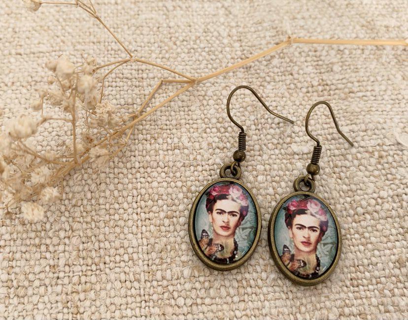 Boucles d’oreilles cabochon bronze,  Frida kahlo  peinture art papillon portrait