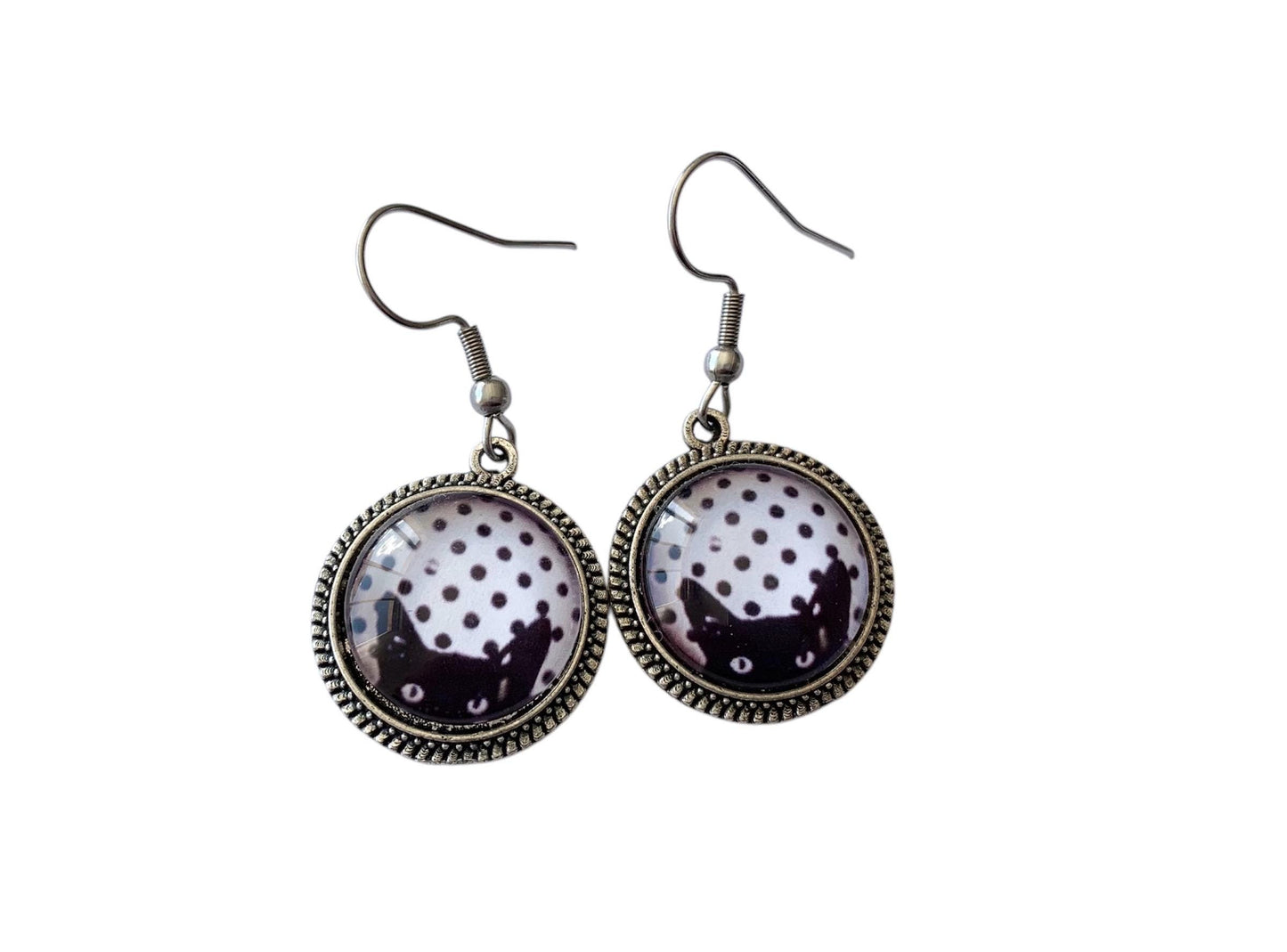 Boucles d’oreilles cabochon pendantes, argentées, chats rigolos, noir et blanc, vintage, cabochon verre