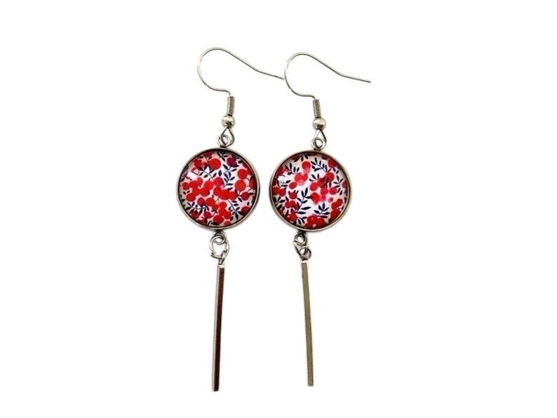Boucles d'oreilles cabochon, pendantes, argentées, rondes, petites fleurs rouges