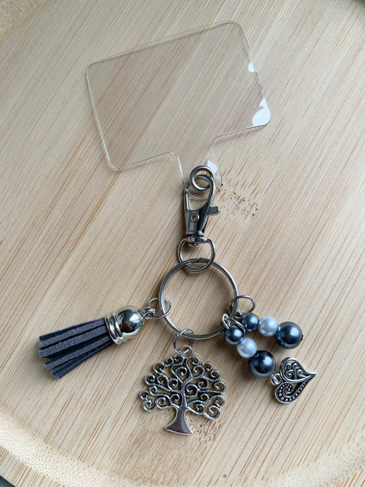 Bijou de téléphone, perles et pendentifs argentés, gris, arbre de vie
