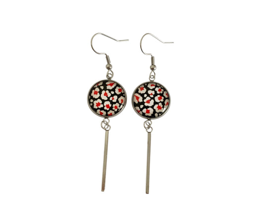 Boucles d'oreilles cabochon, pendantes, argentées, rondes, petites fleurs rouges