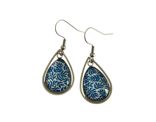 Boucles d’oreilles cabochon argentées, gouttes, esprit végétal, feuillage bleu, cabochons en verre
