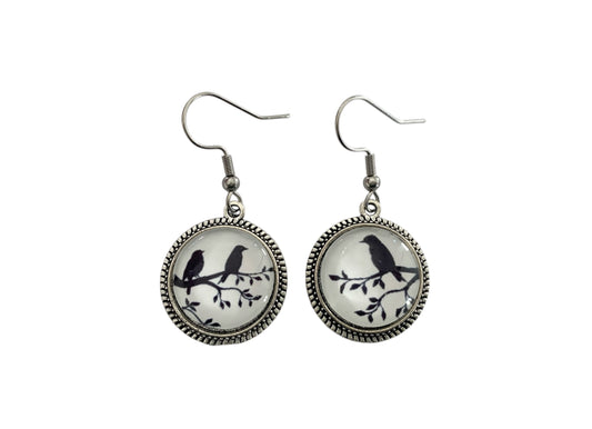Boucles d’oreilles cabochons pendantes, argentées, asymétriques, arbre et oiseaux