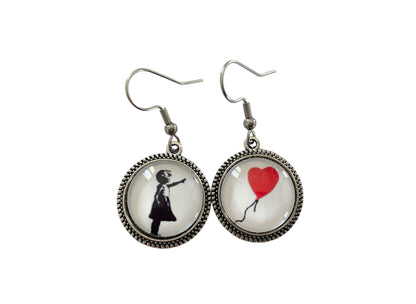 Boucles d’oreilles cabochons pendantes, argentées, enfant et ballon coeur, vintage, asymétriques