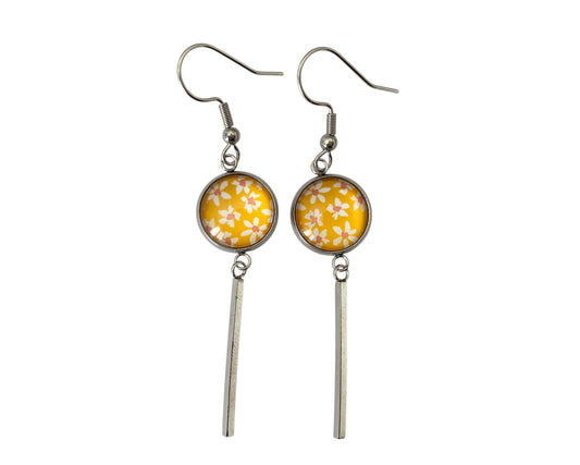 Boucles d'oreilles cabochon, pendantes, argentées, rondes, petites fleurs jaunes