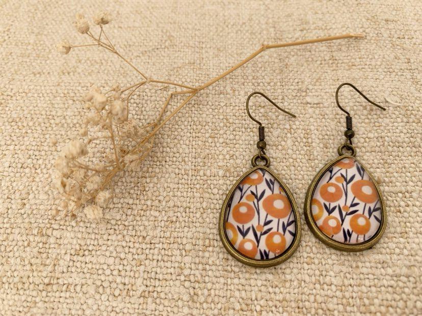 Boucles d'oreilles cabochon pendantes, gouttes, bronze, fleurs, esprit seventies, vintage