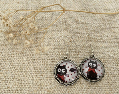 Boucles d’oreilles cabochon pendantes, argentées, chats et poissons, cabochon verre