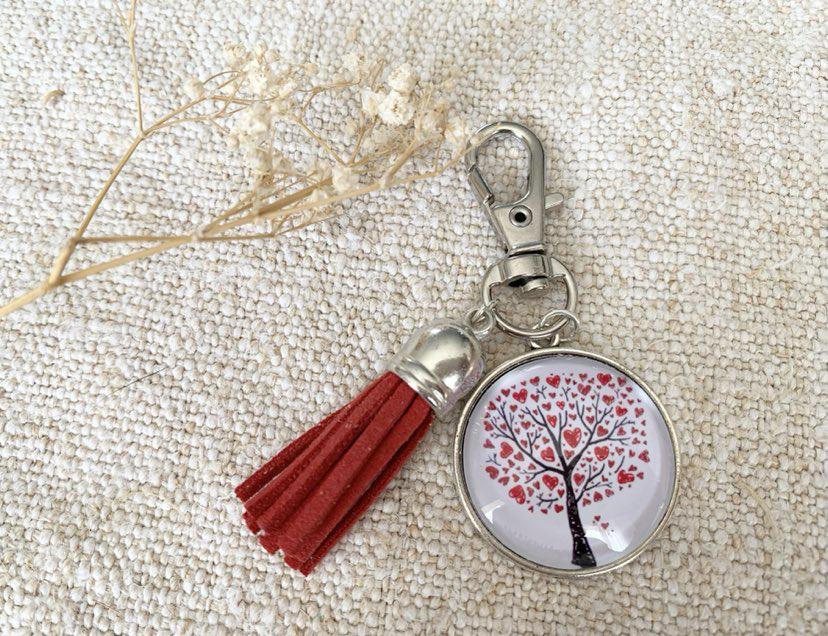porte clé, Bijou de sac, arbre de vie et pompon rouge, cabochon en verre