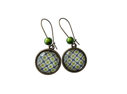 Boucles d'oreilles rondes, dormeuses, esprit rétro, vintage, cabochon verre