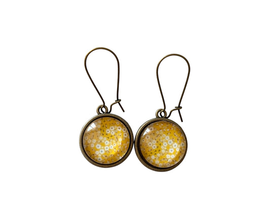 Boucles d'oreilles cabochon pendantes , petites fleurs, cabochons verre