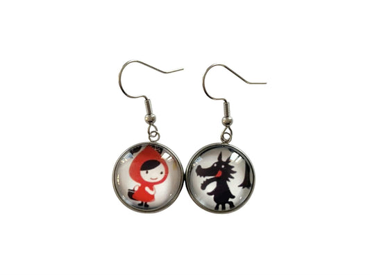 Boucles d’oreilles cabochon pendantes, argentées, petit chaperon rouge et loup, cabochon verre