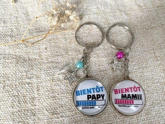 Annonce naissance, duo de porte clé pour future mamie et futur papy